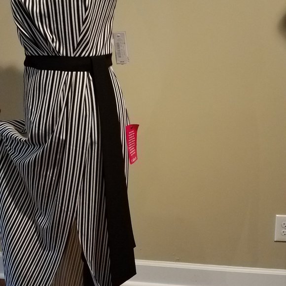 Gown - Picture 2 of 3